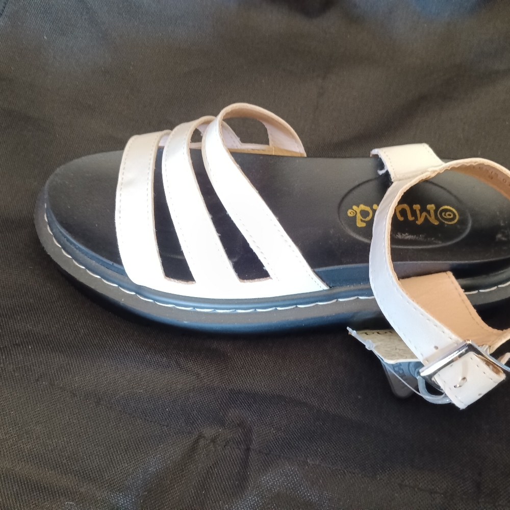 Shoes - Picture 2 of 3